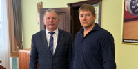 Глава администрации Калачеевского муниципального района Королевский Николай Тимофеевич провёл встречу с генеральным директором ООО "Капитал-Групп" Глотовым Алексеем Владимировичем. - Калачеевский район