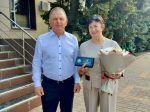 19 мая, в день Пионерии, глава администрации Калачеевского муниципального района Николай Тимофеевич Котолевский поздравил с Юбилеем директора Заброденской СОШ им. А.А. Царегородского Шилову Галину Васильевну.